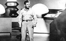 Richard Basehart confronts aliens on of Voyage's best science-fiction episode.