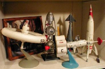 Classic design spaceships--gotta love 'em.
